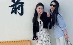 哔哩哔哩高清免费观看边打电话